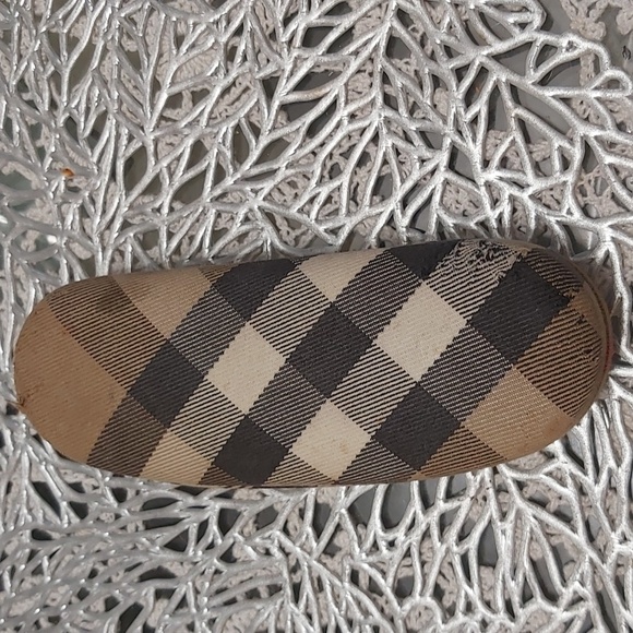 Burberry Case - Picture 5 of 5